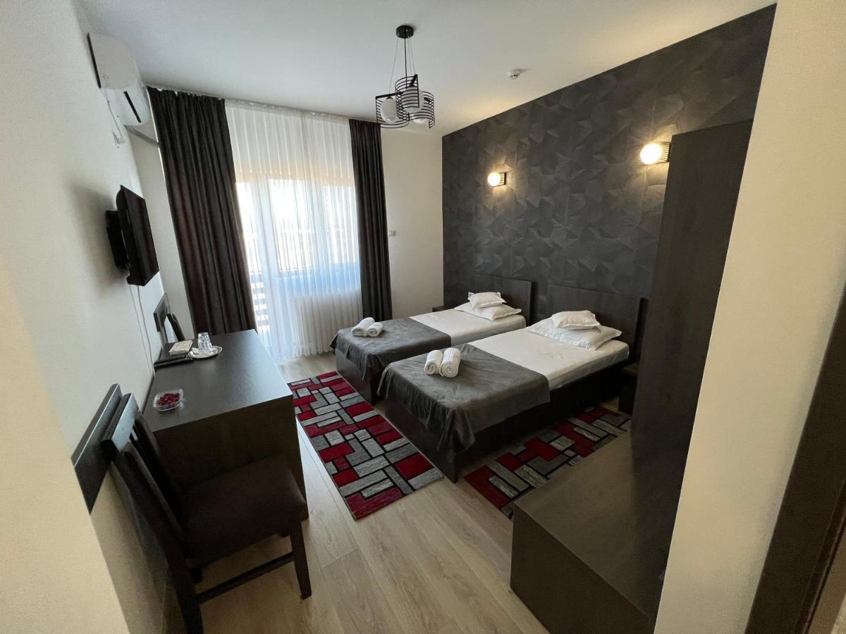 Motel Infinit Târgu Jiu Exterior foto