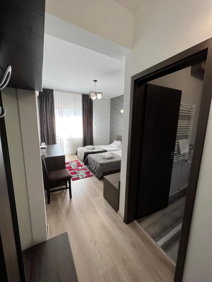 Motel Infinit Târgu Jiu Exterior foto