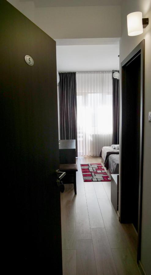 Motel Infinit Târgu Jiu Exterior foto